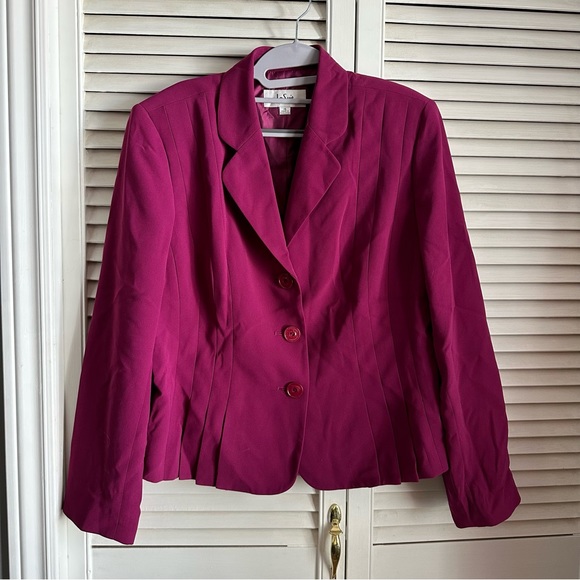 Size 16 - Le Suit - Raspberry - Picture 2 of 6